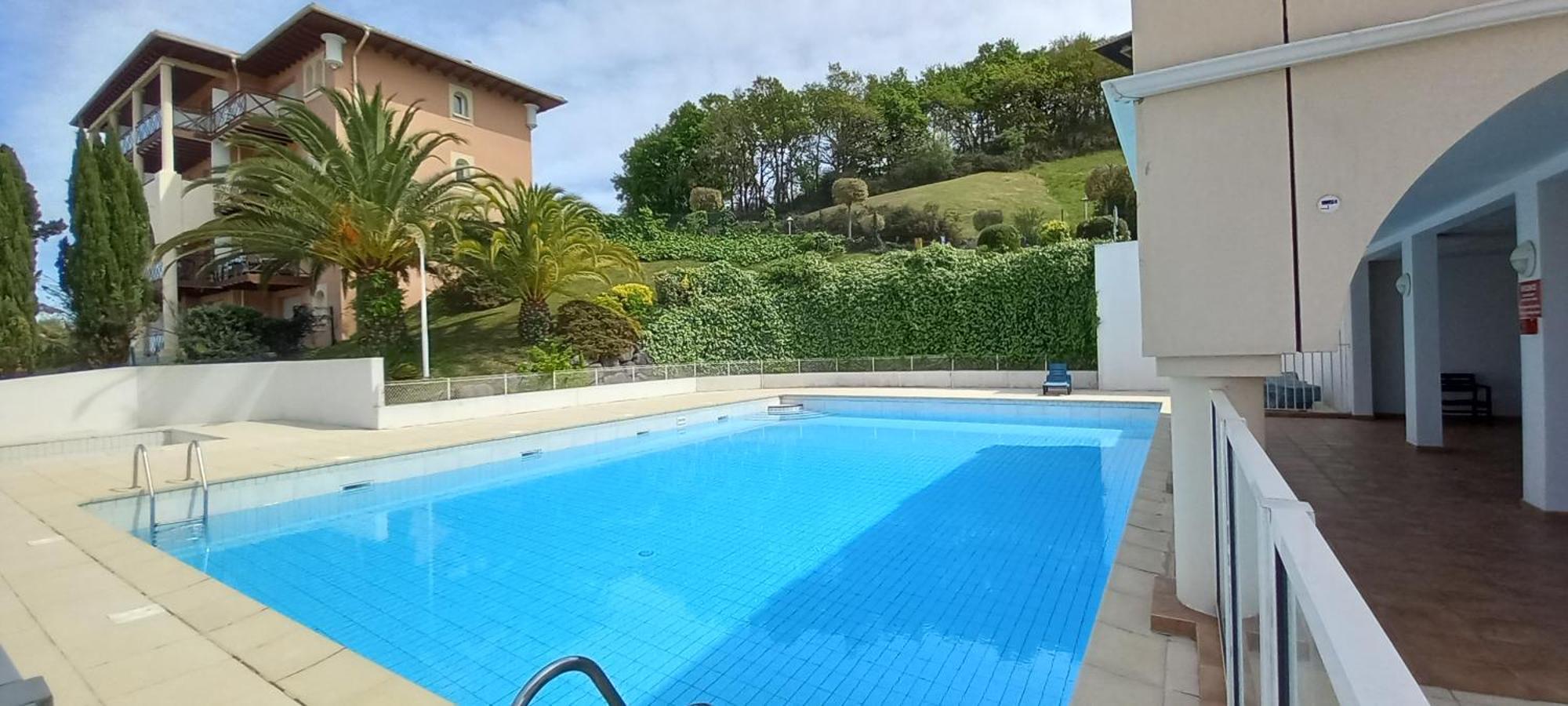 Appartement Avec Piscine, 600m *
